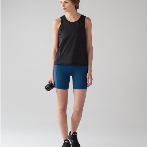 Lululemon Sole Training Short with pockets - Picture 3 of 10